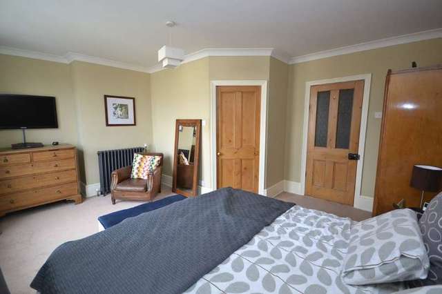  Image of 4 Bedroom Terraced for sale at Walton Wakefield West Yorkshire, WF2 6NL