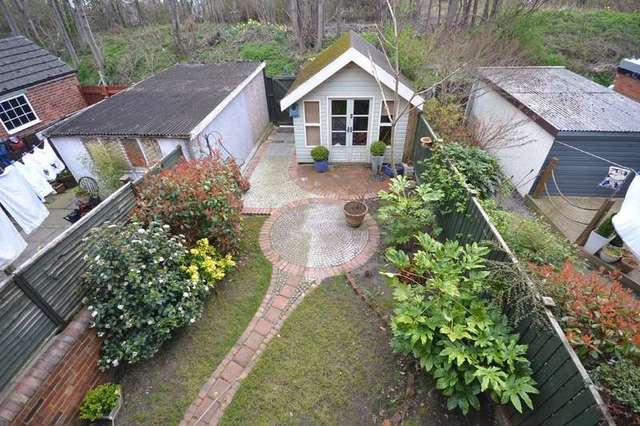 Image of 4 Bedroom Terraced for sale at Walton Wakefield West Yorkshire, WF2 6NL