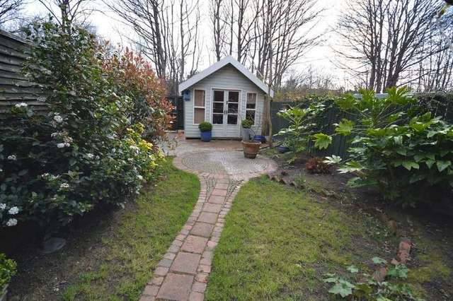  Image of 4 Bedroom Terraced for sale at Walton Wakefield West Yorkshire, WF2 6NL