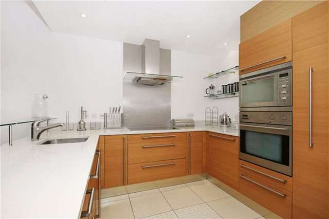  Image of 2 Bedroom Apartment to rent at Queenstown Road  London, SW8 4NN