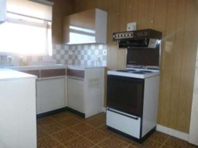 Image of 2 Bedroom Flat for sale at Rainham  Rainham, RM13 9PB