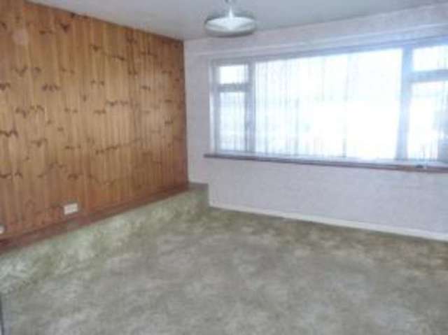  Image of 2 Bedroom Flat for sale at Rainham  Rainham, RM13 9PB