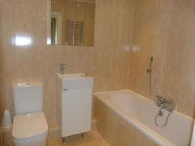  Image of 2 Bedroom Flat for sale at Rainham  Rainham, RM13 9PB