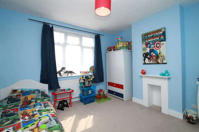  Image of 3 Bedroom End of Terrace for sale at Surbiton Surrey, KT6 7QT