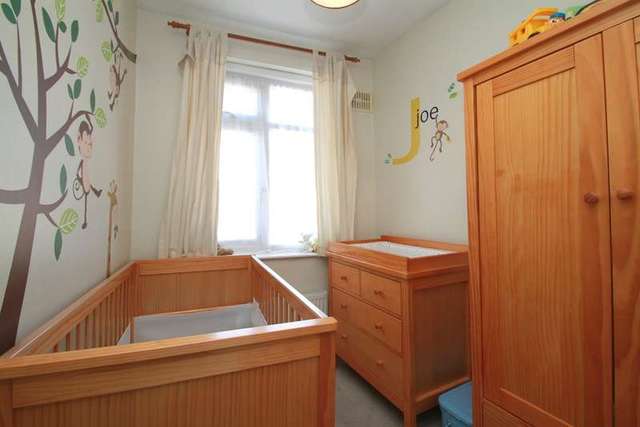 Image of 3 Bedroom End of Terrace for sale at Surbiton Surrey, KT6 7QT