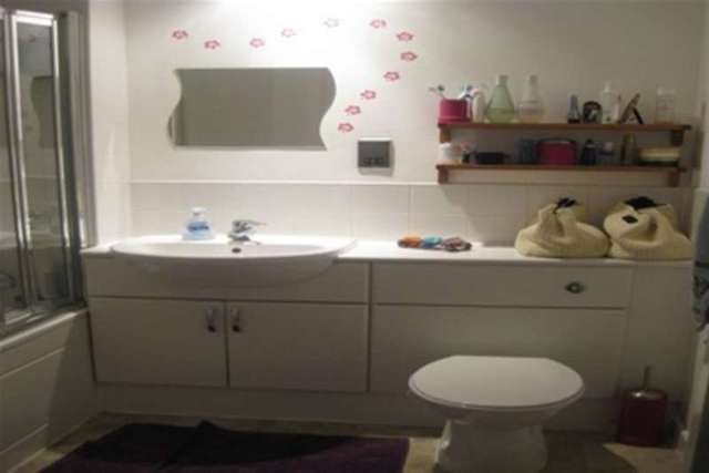  Image of 2 Bedroom Flat to rent at Barking, IG11 7GJ