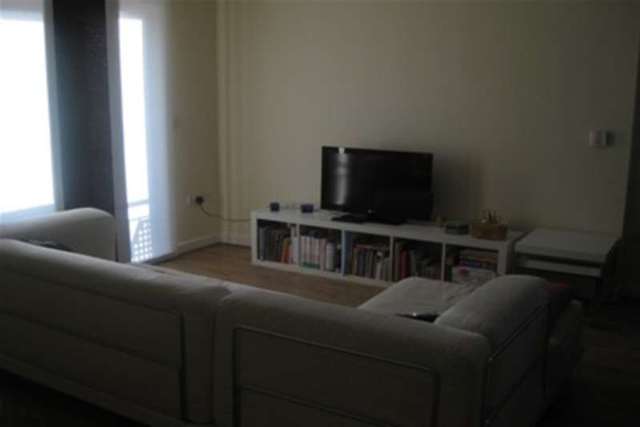  Image of 2 Bedroom Flat to rent at Barking, IG11 7GJ