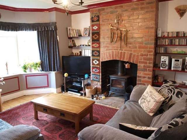  Image of 3 Bedroom Semi-Detached for sale at Leeds  Chapel Allerton, LS7 4JF
