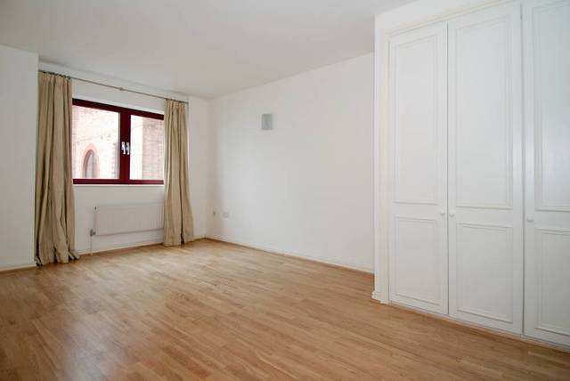  Image of 2 Bedroom Ground Flat to rent at Sailmakers Court  William Morris Way, SW6 2UX