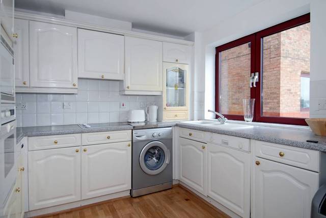  Image of 2 Bedroom Ground Flat to rent at Sailmakers Court  William Morris Way, SW6 2UX