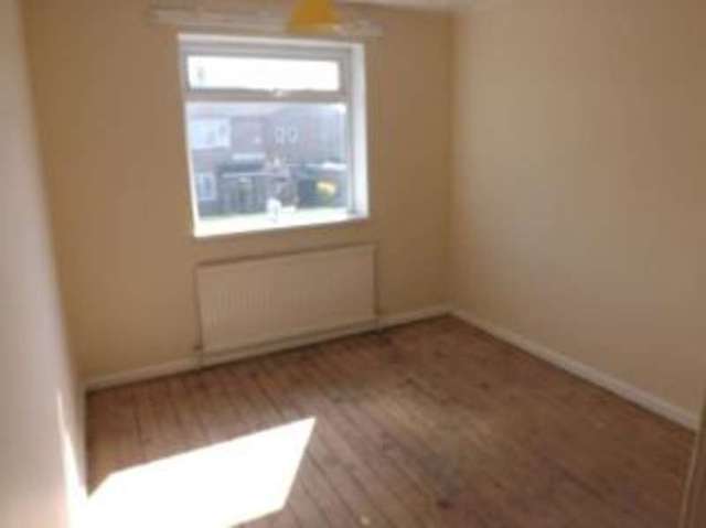  Image of 3 Bedroom Terraced for sale at Eyres Monsell Leicestershire Glen Parva, LE2 9QE