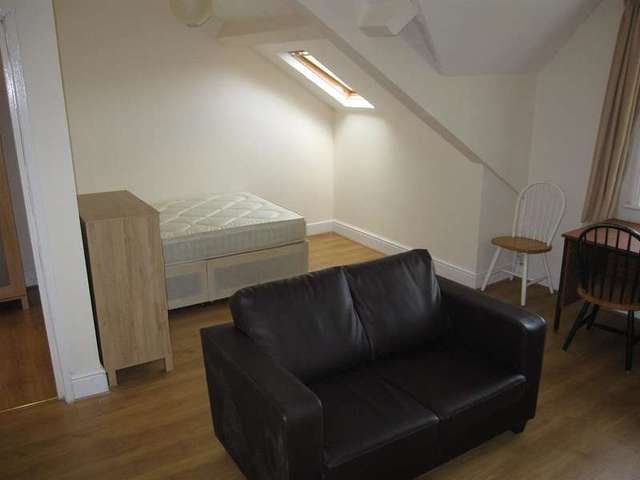  Image of Studio to rent at Heaton  Newcastle upon Tyne, NE6 5JX