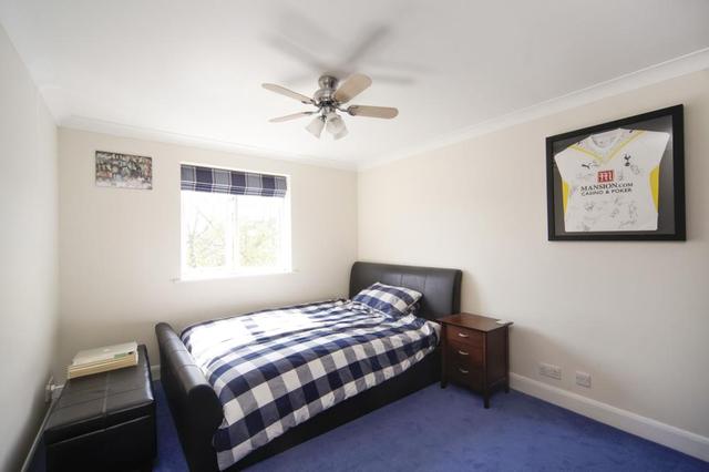  Image of 3 Bedroom Property for sale at St. Alphonsus Road  London, SW4 7AW