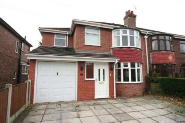  Image of 4 Bedroom Semi-Detached to rent at Altrincham, WA15 6HG