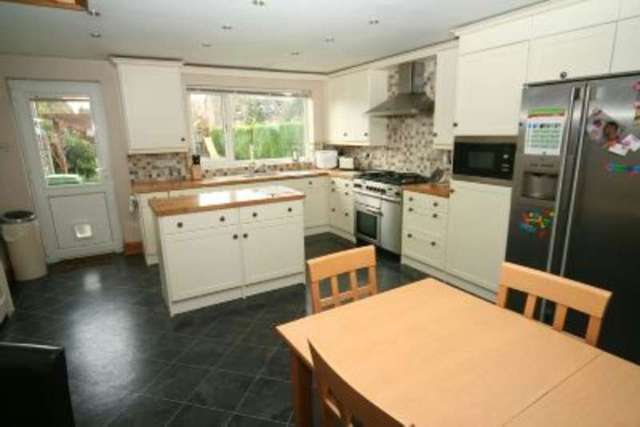  Image of 4 Bedroom Semi-Detached to rent at Altrincham, WA15 6HG