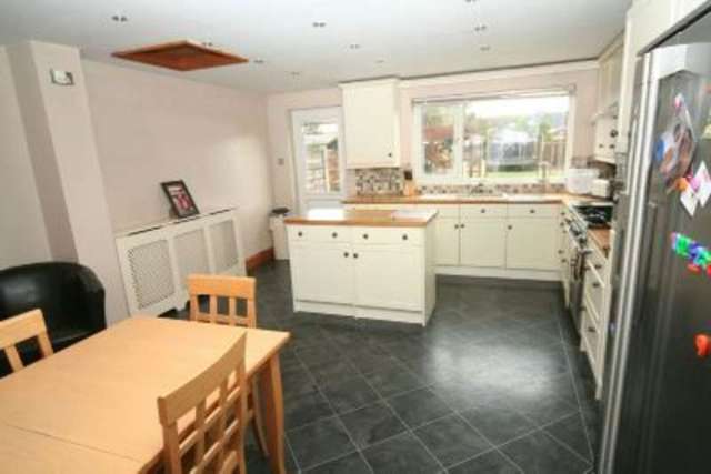 Image of 4 Bedroom Semi-Detached to rent at Altrincham, WA15 6HG