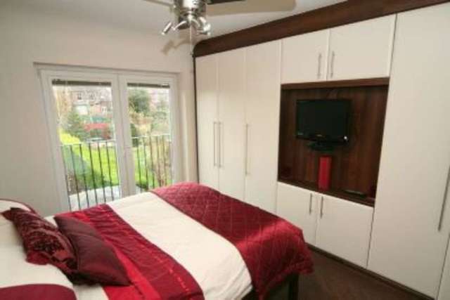  Image of 4 Bedroom Semi-Detached to rent at Altrincham, WA15 6HG