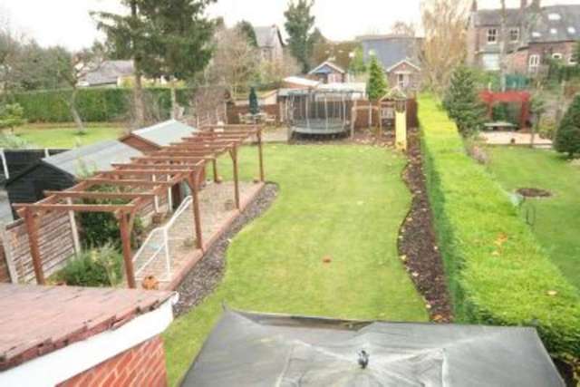  Image of 4 Bedroom Semi-Detached to rent at Altrincham, WA15 6HG