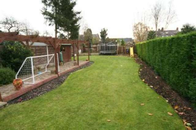  Image of 4 Bedroom Semi-Detached to rent at Altrincham, WA15 6HG