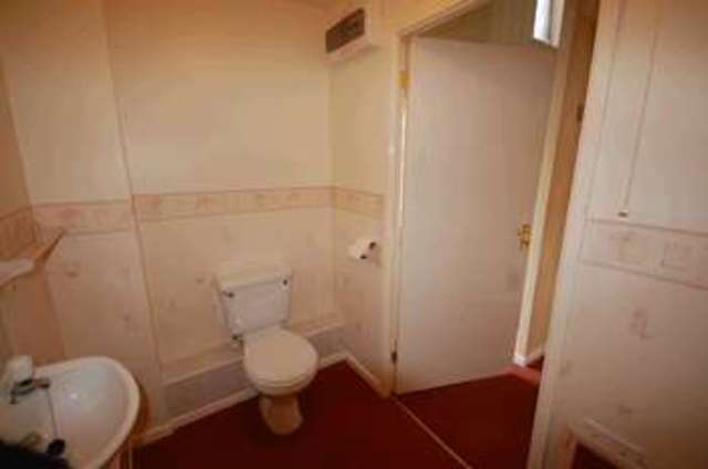  Image of 3 Bedroom Property to rent at Swallows Croft Reading Reading, RG1 6EH