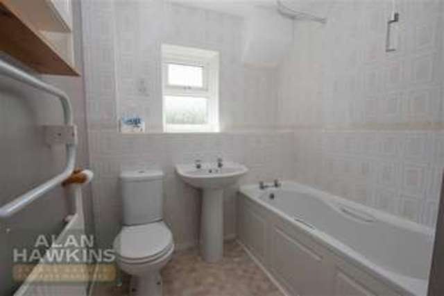  Image of 3 Bedroom Property for sale at Lineacre Close Swindon Swindon, SN5 6DA