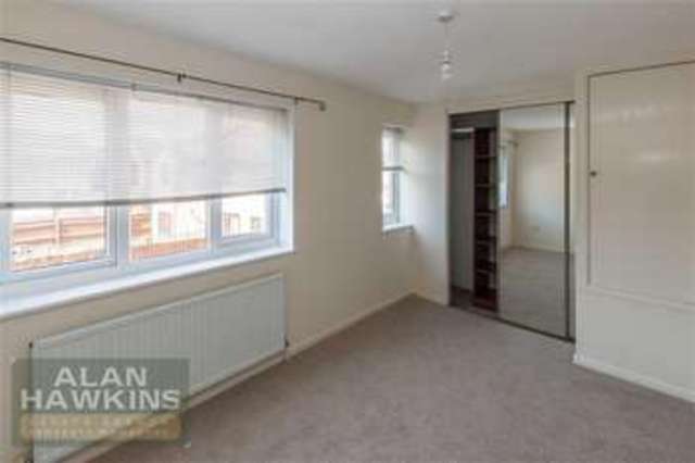  Image of 3 Bedroom Property for sale at Lineacre Close Swindon Swindon, SN5 6DA