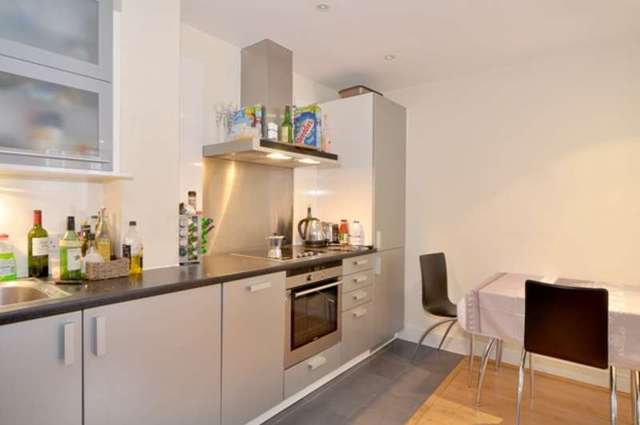  Image of 2 Bedroom Flat to rent at Axis Court  Shad Thames, SE16 4UQ