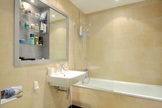  Image of 2 Bedroom Flat to rent at Axis Court  Shad Thames, SE16 4UQ