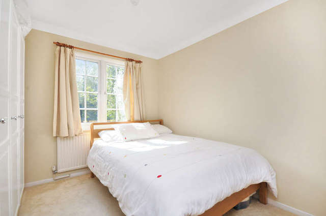 Image of 4 Bedroom Town House to rent at Surrey  Kingston Upon Thames, KT2 7PT