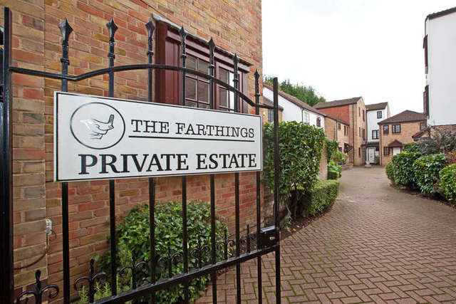  Image of 4 Bedroom Town House to rent at Surrey  Kingston Upon Thames, KT2 7PT