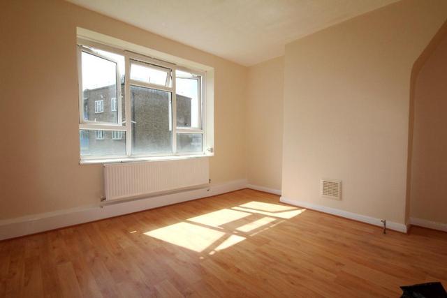  Image of 2 Bedroom Flat to rent at Hackney  London, E2 8LU