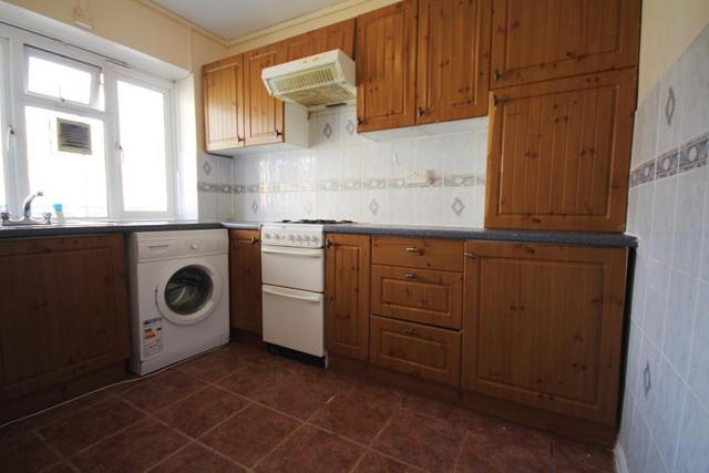  Image of 2 Bedroom Flat to rent at Hackney  London, E2 8LU