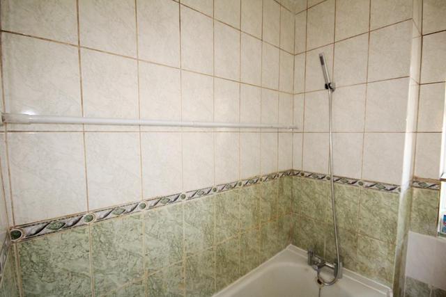  Image of 2 Bedroom Flat to rent at Hackney  London, E2 8LU