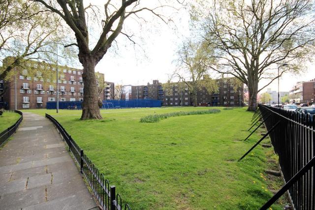  Image of 2 Bedroom Flat to rent at Hackney  London, E2 8LU