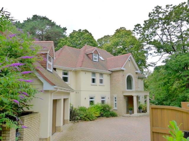  Image of 6 Bedroom Detached to rent at Broadstone  Broadstone, BH18 8BT