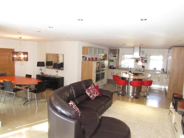  Image of 6 Bedroom Detached to rent at Broadstone  Broadstone, BH18 8BT