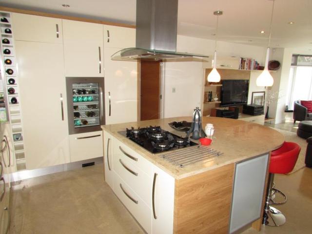  Image of 6 Bedroom Detached to rent at Broadstone  Broadstone, BH18 8BT