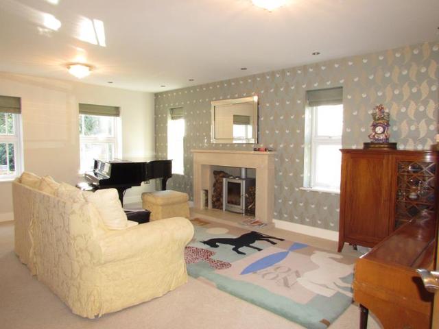  Image of 6 Bedroom Detached to rent at Broadstone  Broadstone, BH18 8BT