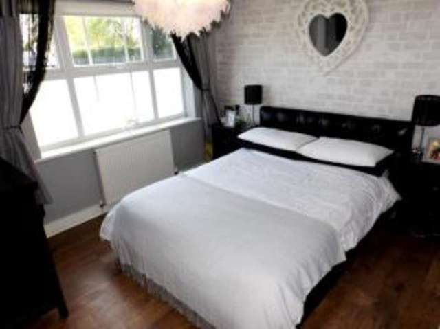  Image of 2 Bedroom Flat for sale at Ongar Essex Chipping Ongar, CM5 0BW