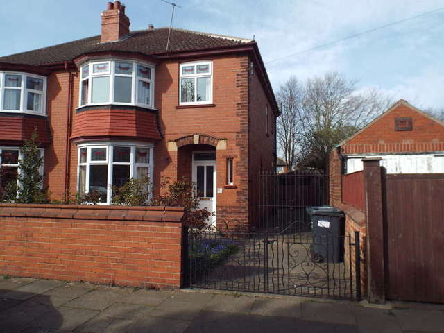  Image of 3 Bedroom Semi-Detached for sale at Bennetthorpe Doncaster Bessacarr, DN4 5EX