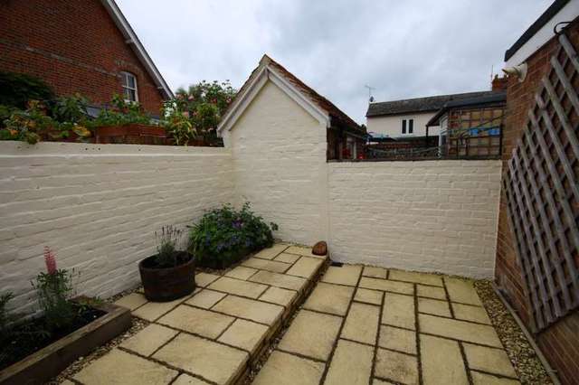  Image of 2 Bedroom Terraced to rent at Henley-On-Thames, RG9 2EA