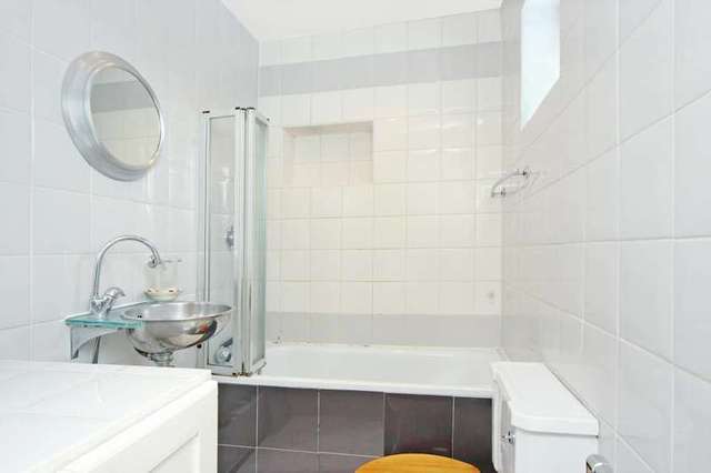  Image of 1 Bedroom Flat to rent at Westbourne Park Road  London, W11 1EF