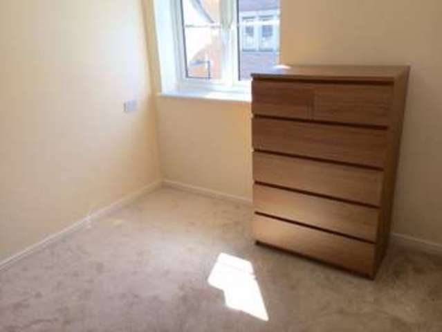  Image of 2 Bedroom Flat for sale at Walnut Close Laindon BASILDON, SS15 4DS