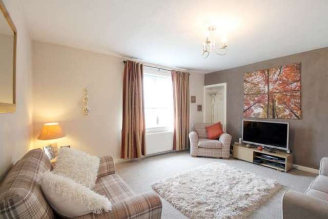  Image of 2 Bedroom Ground Flat for sale at Chisholm Place  Grangemouth, FK3 8PB