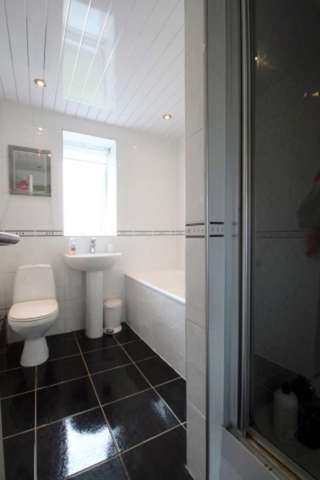  Image of 2 Bedroom Ground Flat for sale at Chisholm Place  Grangemouth, FK3 8PB