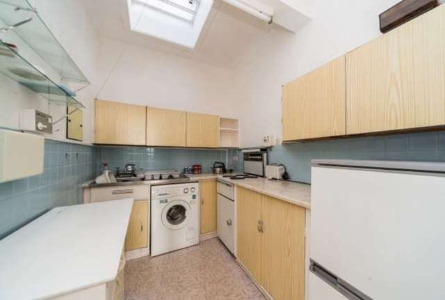  Image of 2 Bedroom Flat for sale at Hawthornvale  Edinburgh, EH6 4JW