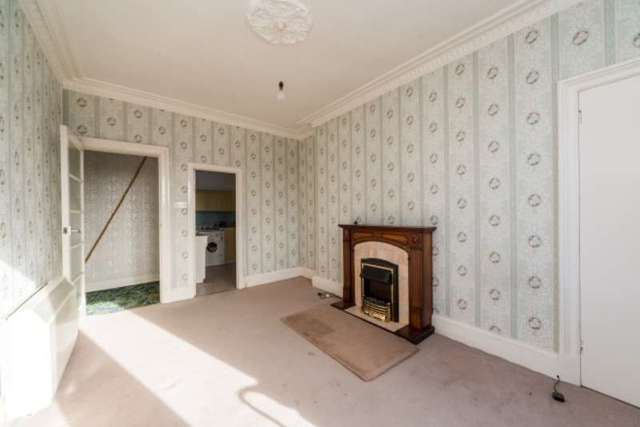  Image of 2 Bedroom Flat for sale at Hawthornvale  Edinburgh, EH6 4JW