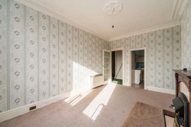  Image of 2 Bedroom Flat for sale at Hawthornvale  Edinburgh, EH6 4JW