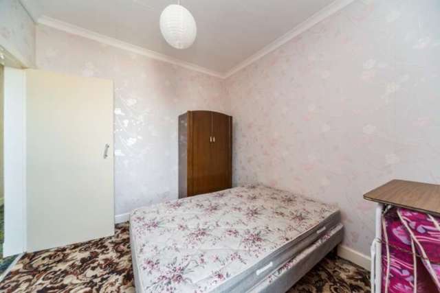  Image of 2 Bedroom Flat for sale at Hawthornvale  Edinburgh, EH6 4JW