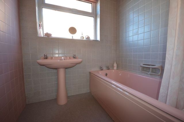  Image of 2 Bedroom Detached for sale at Pine Crescent  Poulton-Le-Fylde, FY6 8EB